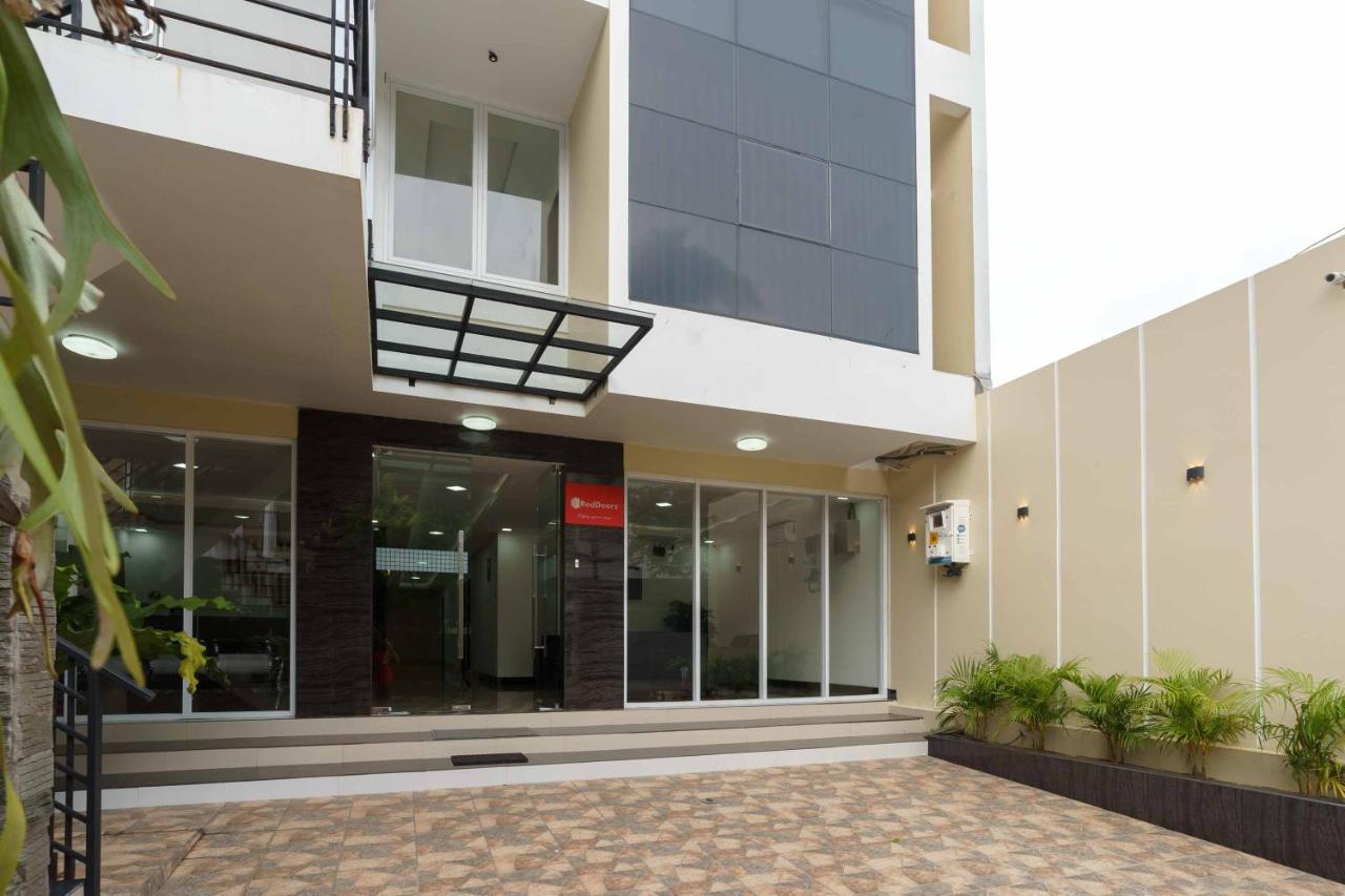 RedDoorz Plus near Eka Hospital BSD 5 Dadap Exterior foto