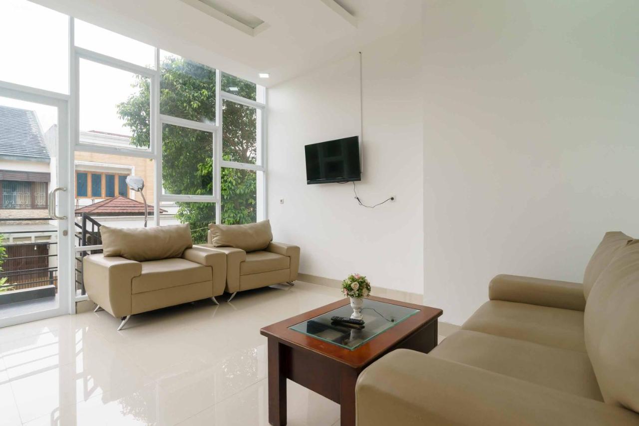RedDoorz Plus near Eka Hospital BSD 5 Dadap Exterior foto