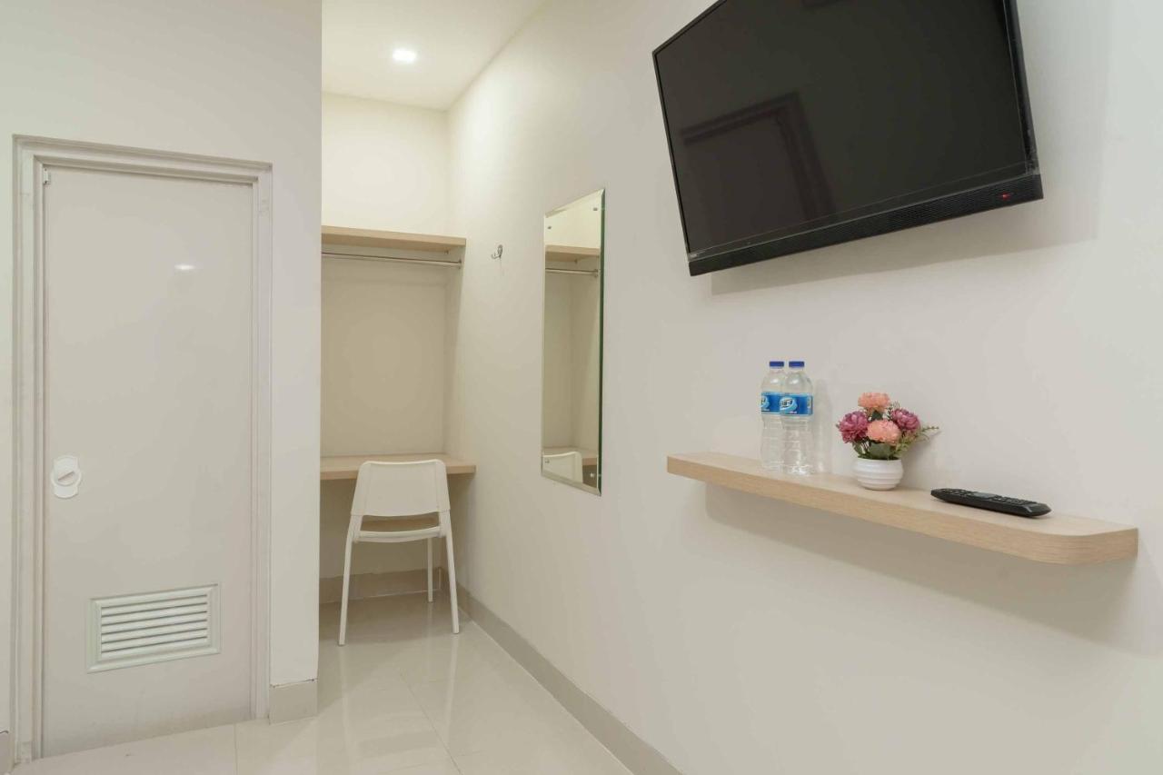 RedDoorz Plus near Eka Hospital BSD 5 Dadap Exterior foto