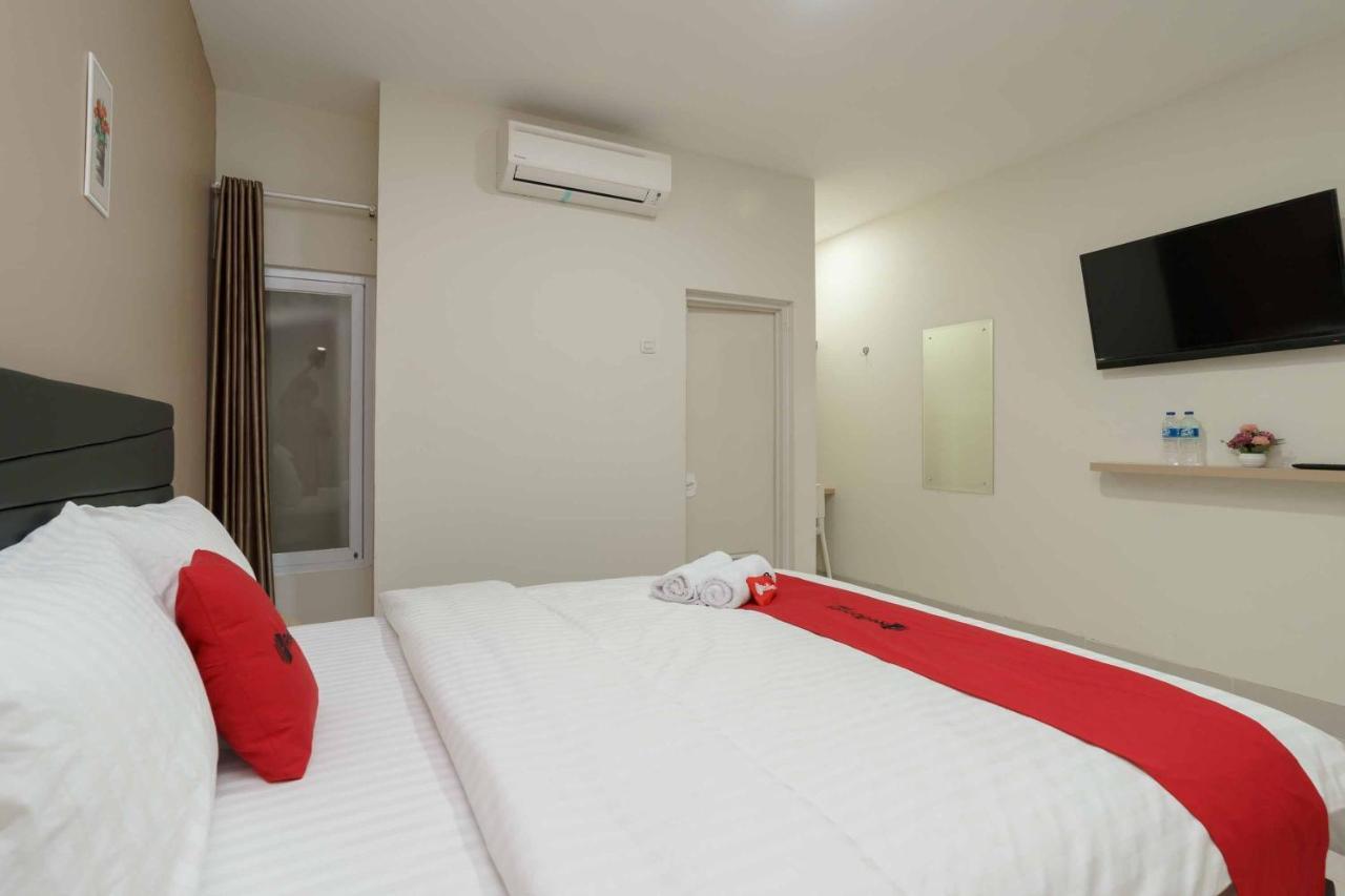 RedDoorz Plus near Eka Hospital BSD 5 Dadap Exterior foto