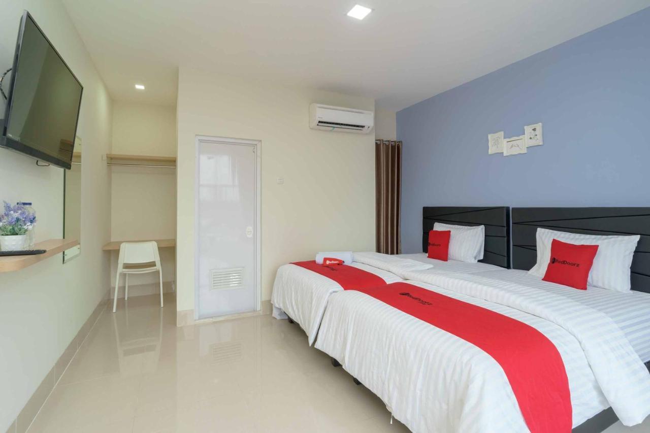 RedDoorz Plus near Eka Hospital BSD 5 Dadap Exterior foto