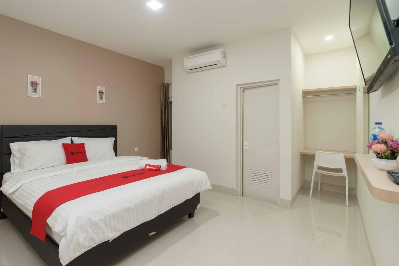 RedDoorz Plus near Eka Hospital BSD 5 Dadap Exterior foto